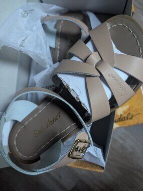 Salt Water Sandals, size 6 (Women) - New with box